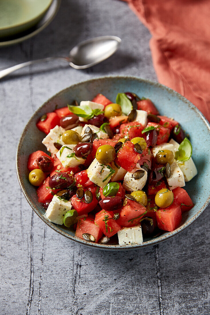 Wassermelonensalat mit Oliven und Feta