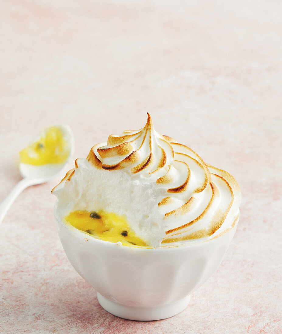 Lemon and passion fruit cream with meringue topping