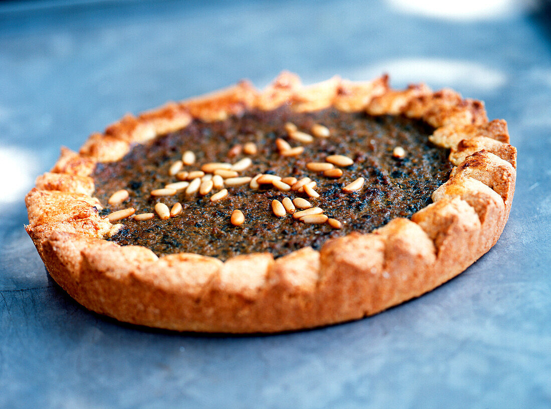 Torta coi becchi, Mürbeteigkuchen mit Gemüsefüllung