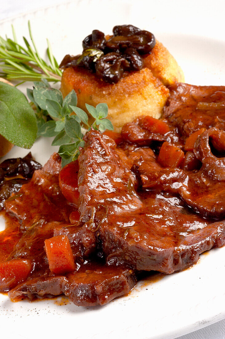 Beef goulash with red wine and mushroom pâté