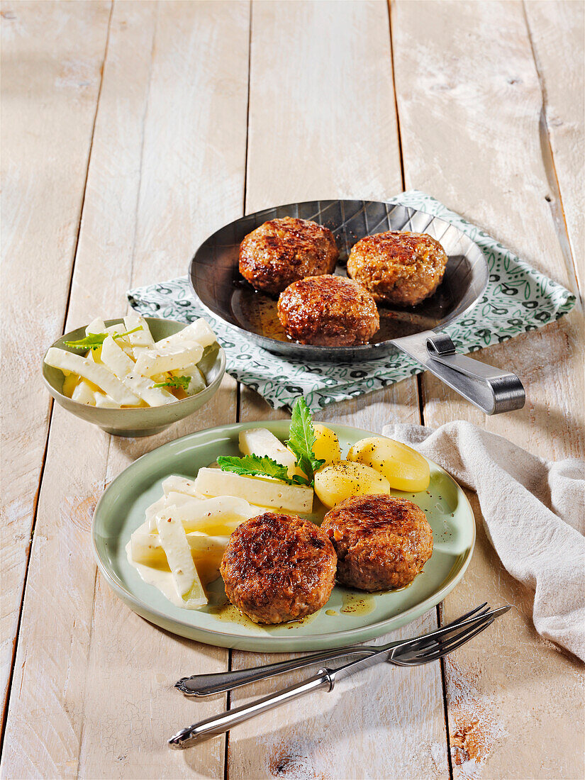  Meatballs on creamed kohlrabi, inexpensive delicacies, with minced meat 