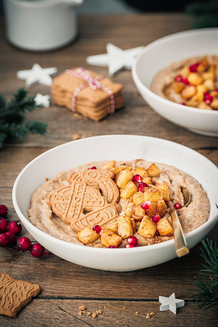 Porridge with speculoos and apple