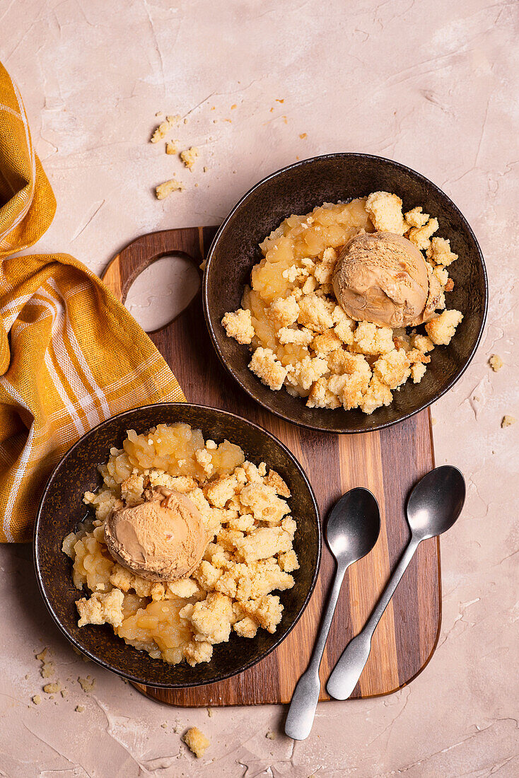 Baked apple crumble with ice cream