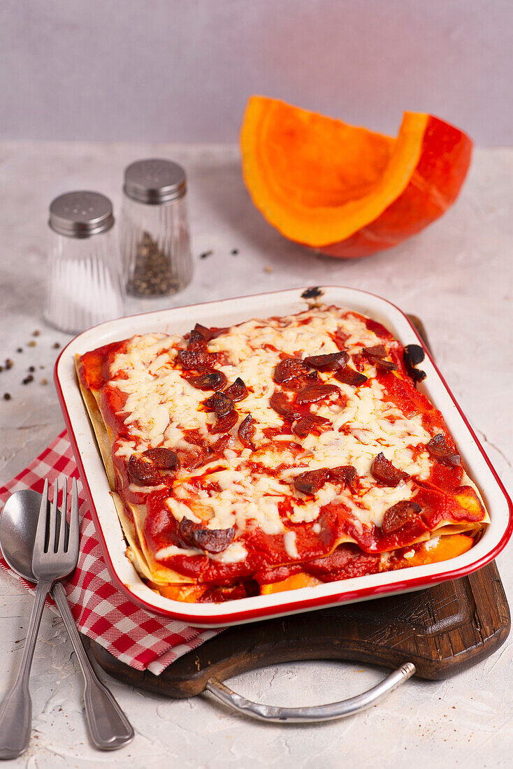 Lasagne mit Kürbis, Chorizo und Mozzarella