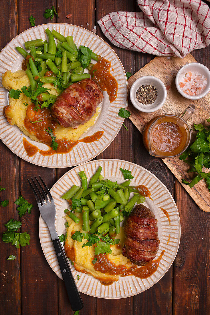 Mini meatloaf wrapped in bacon, mashed potatoes and green beans