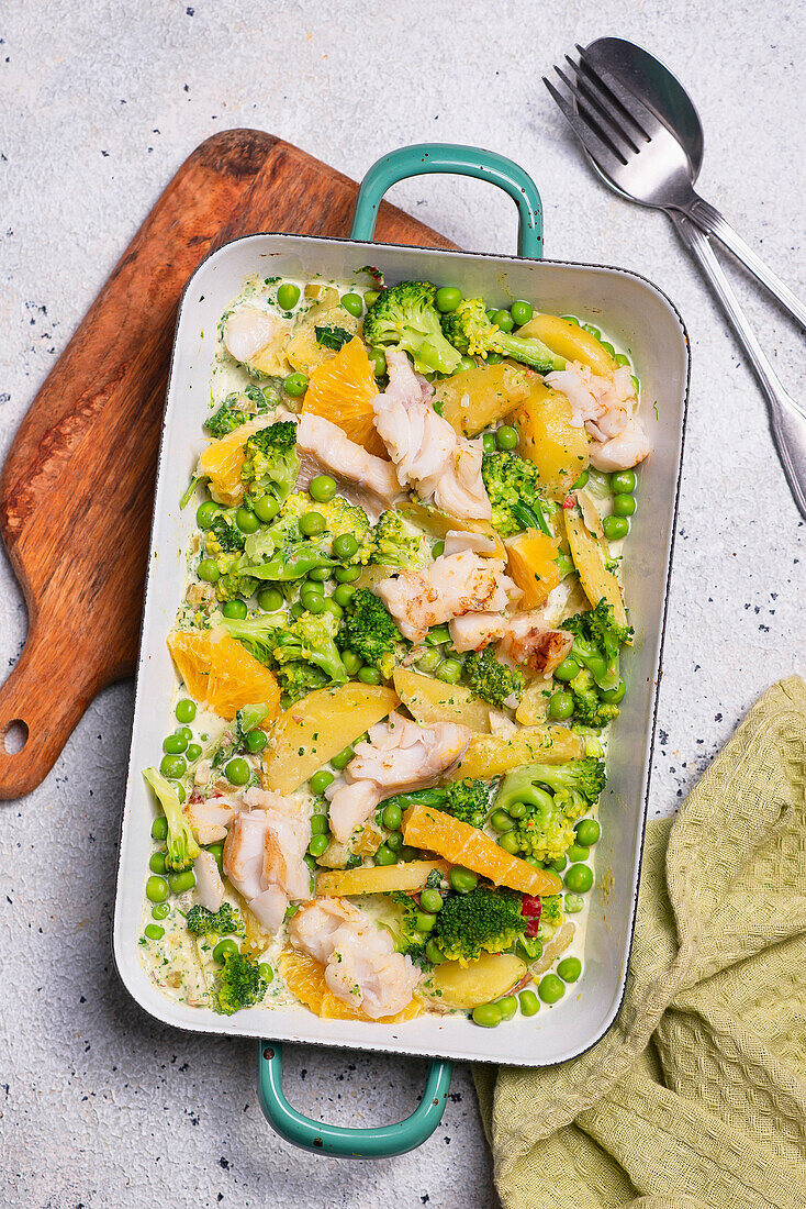 Casserole with peas, broccoli, orange and cod