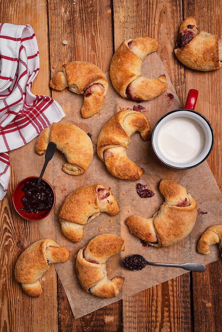 Yeast croissants with jam