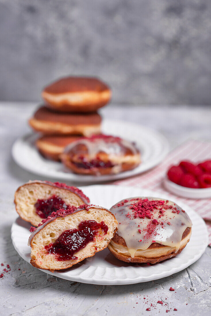 Krapfen mit Himbeermarmelade