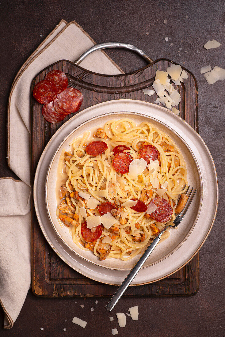 Linguine mit Pfifferlingen, Chorizo und Parmesan