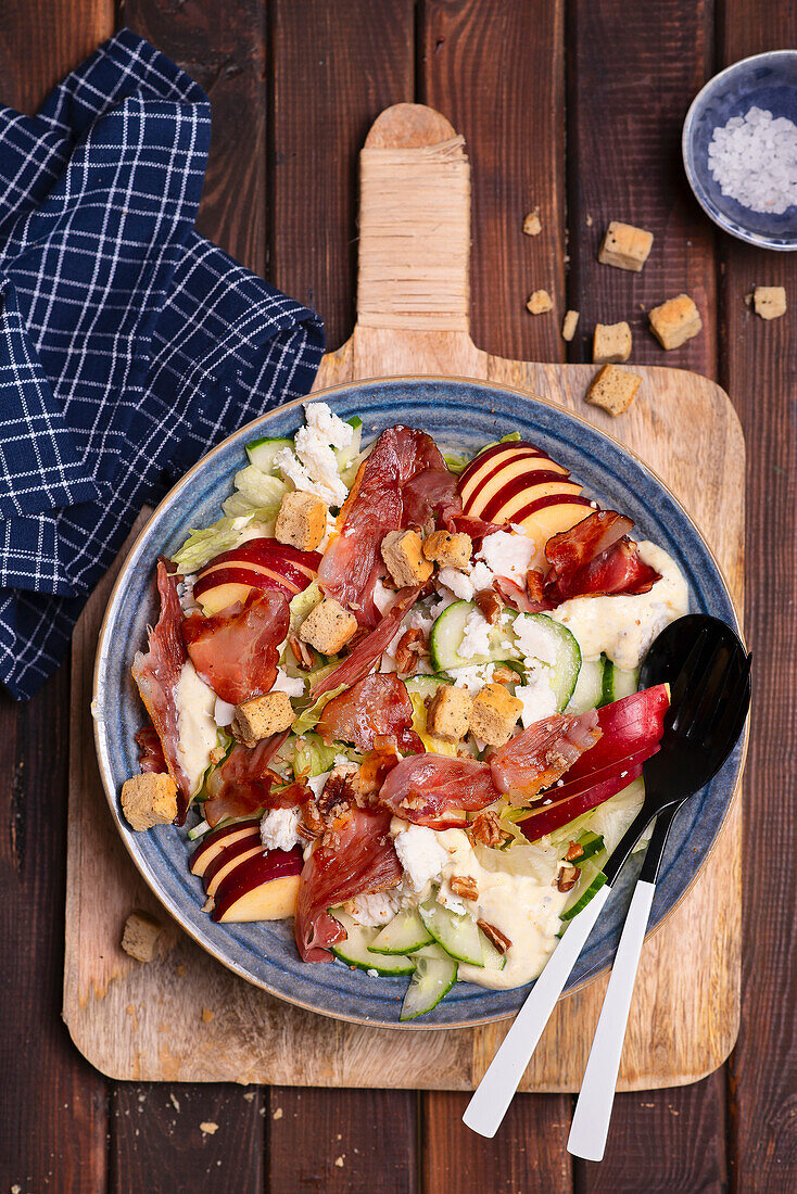 Salad with apple, ham, cucumber, yoghurt dip and croutons