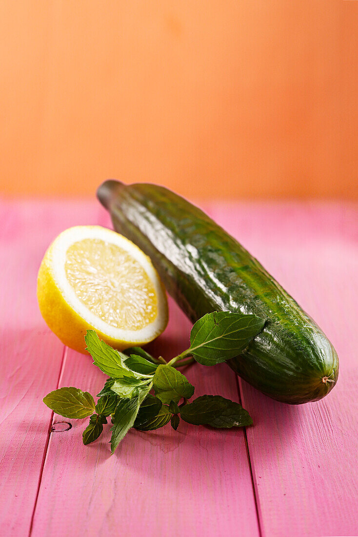 Ingredients for cucumber and lemon smoothie with mint