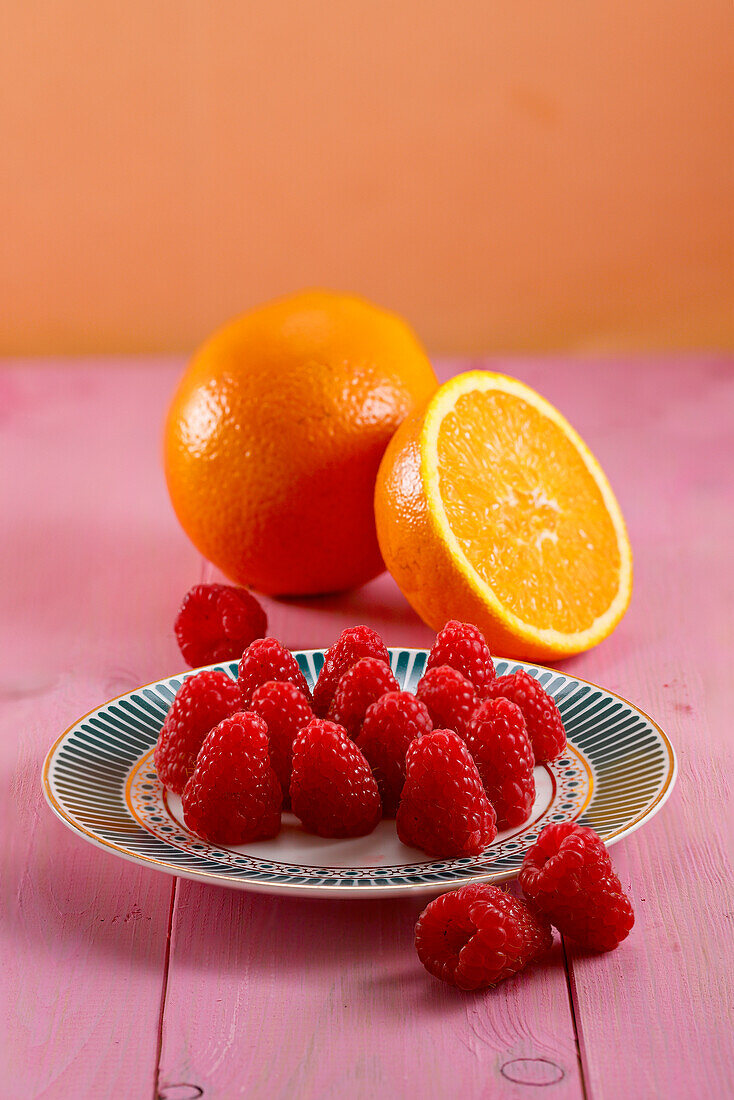 Orangen und Himbeeren