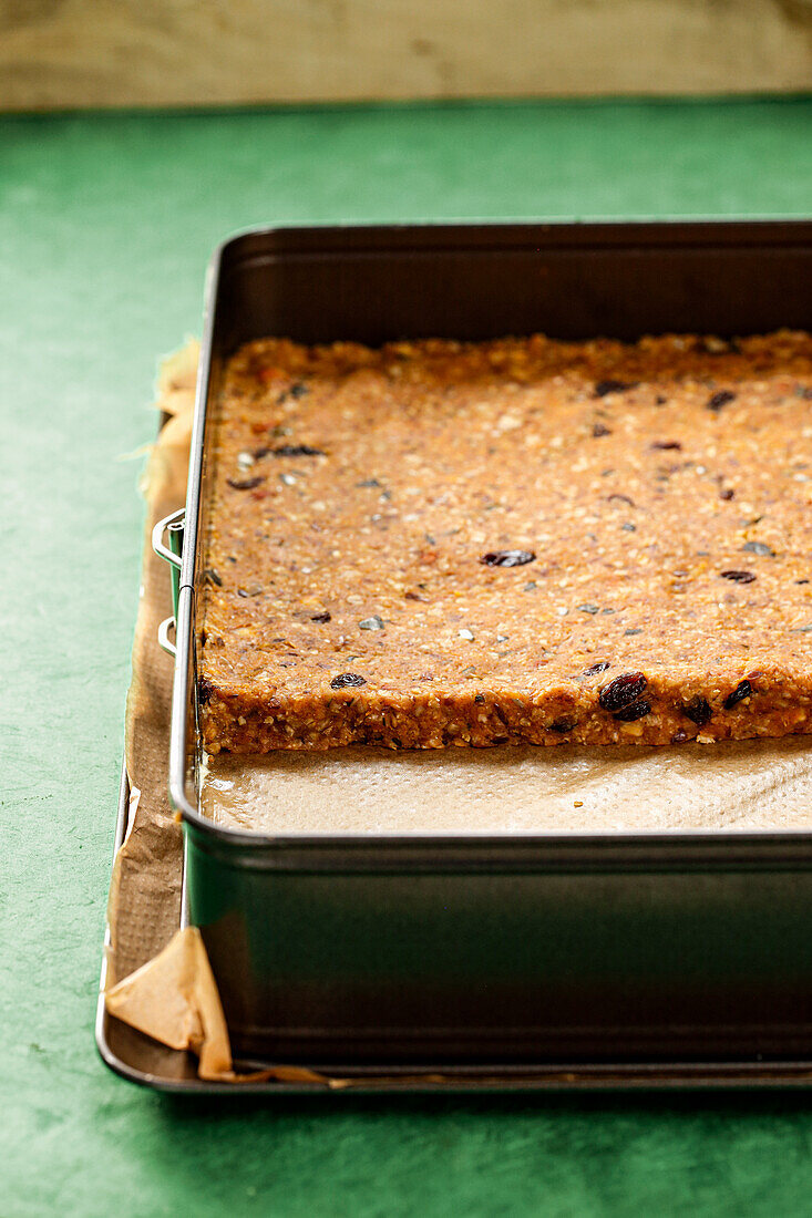 Prepare homemade muesli bars