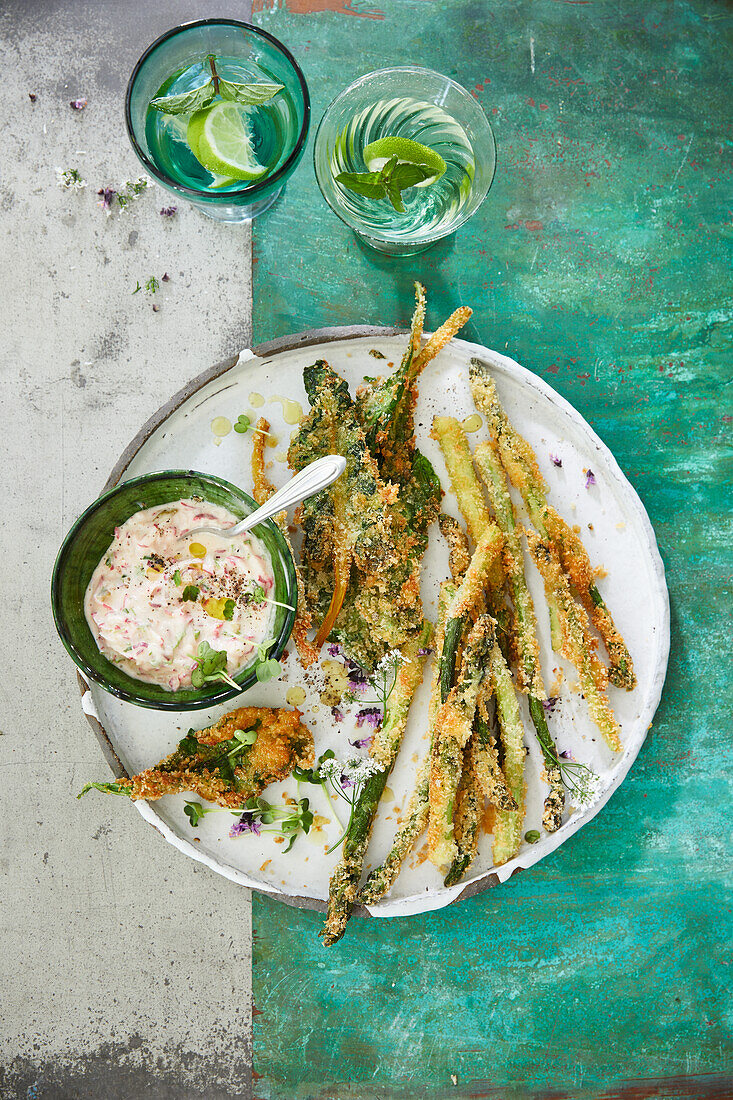 Grüner Spargel und Mangold in Panko mit Radieschen-Remoulade