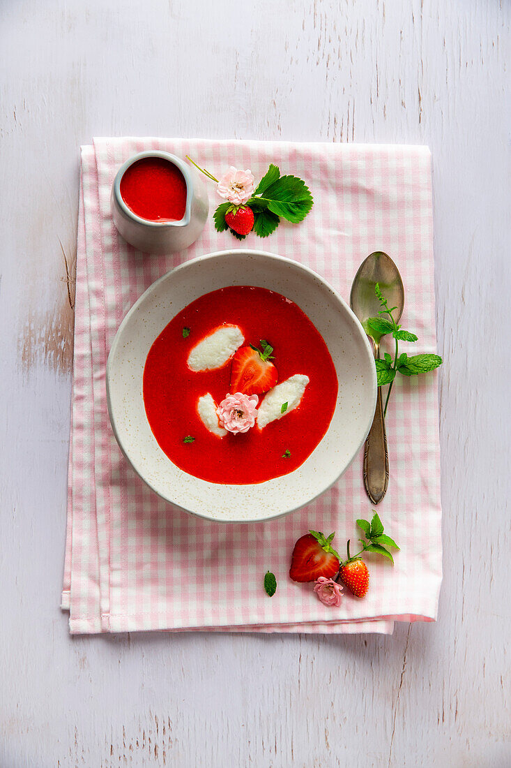 Curd cheese and semolina dumplings in strawberry sauce