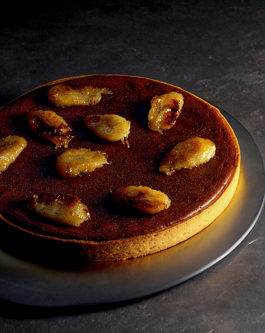 Tarte au chocolat with caramelized bananas