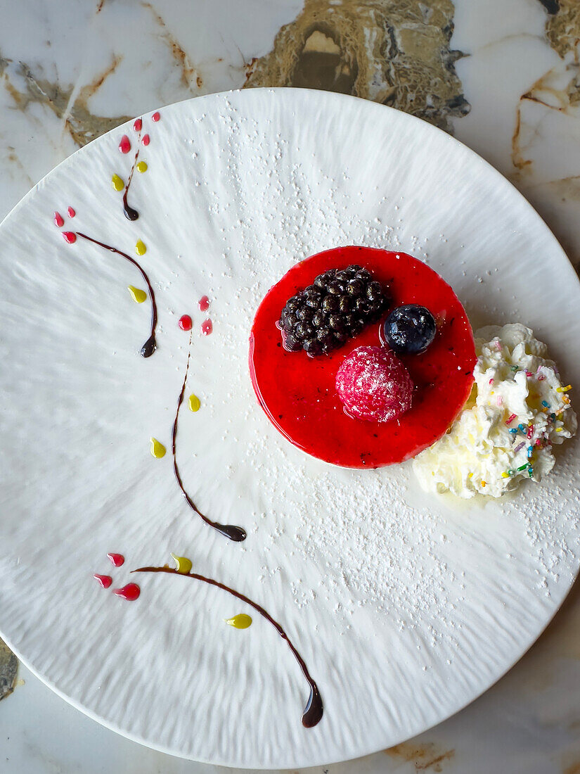 Cheese tartlet with berry topping and cream