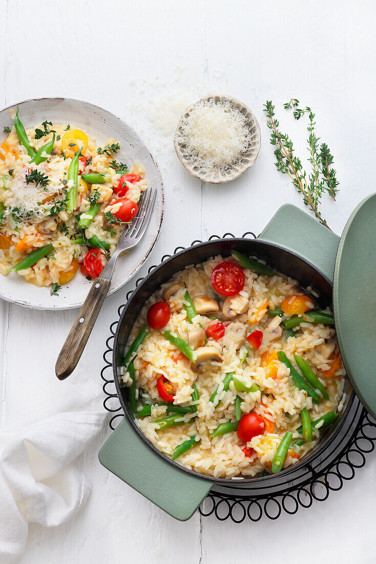 Ofen-Risotto 'vegetale' mit Kirschtomaten und Bohnen