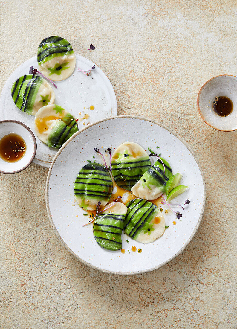 Gestreifte Ravioli mit Scampi-Füllung