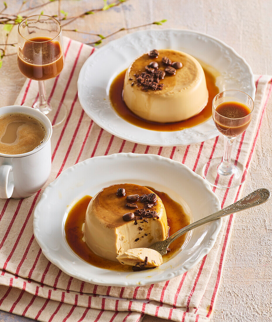 Panna Cotta mit Kaffeenote und Schokoladensplittern