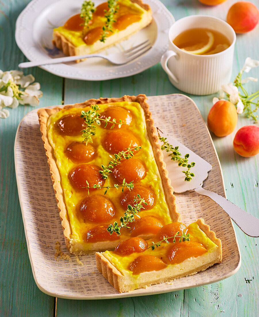 Apricot tart with shortcrust pastry and fresh thyme