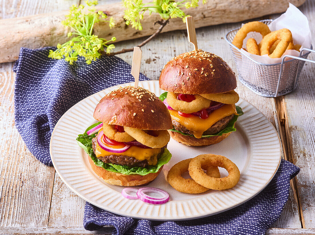 Jalapeno burger with beef and deep-fried onion rings