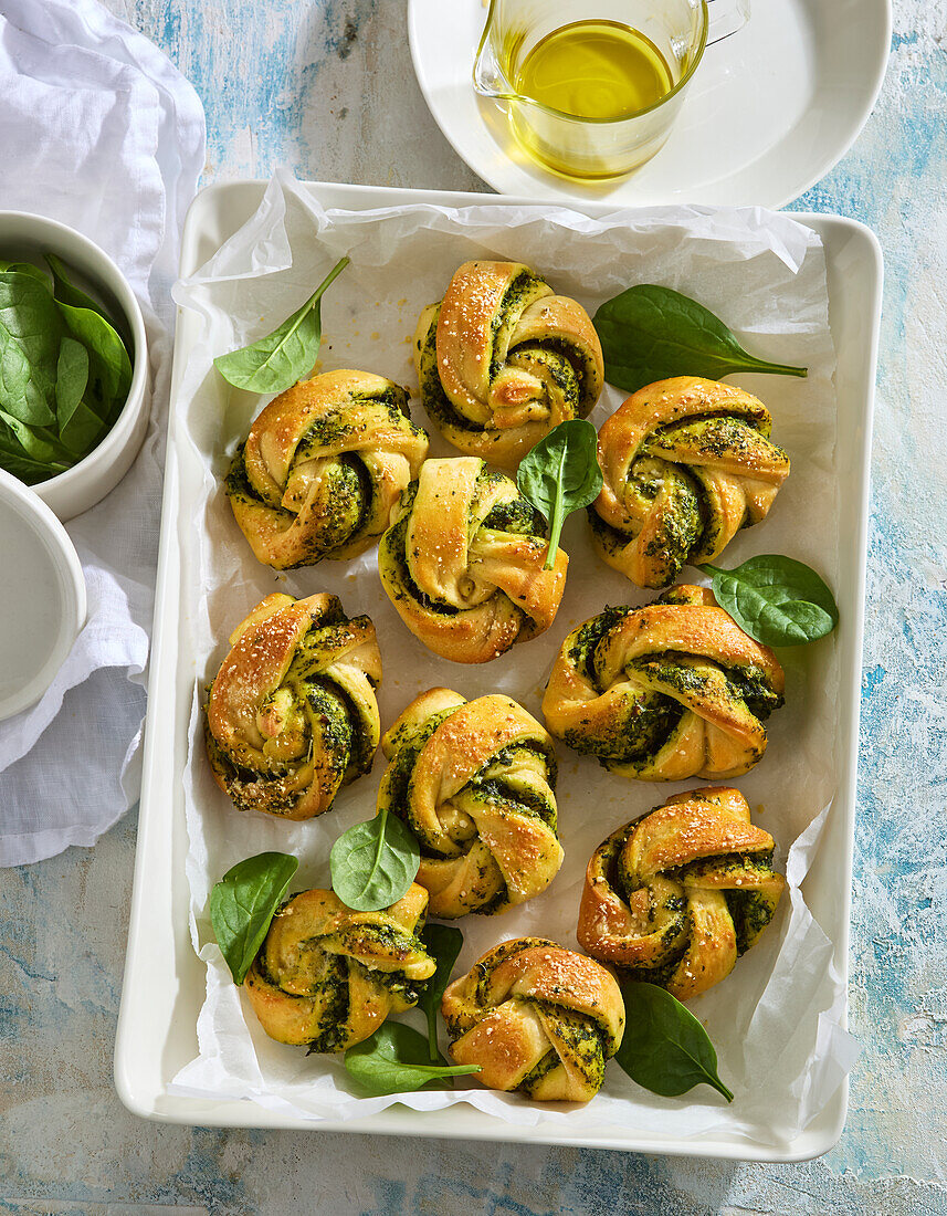 Spinach and cheese knots with garlic and parmesan