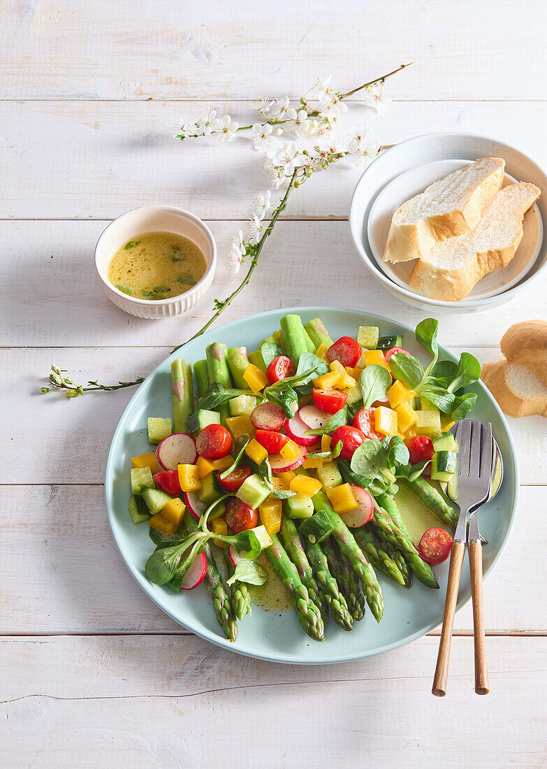 Green asparagus salad with tomatoes and radishes