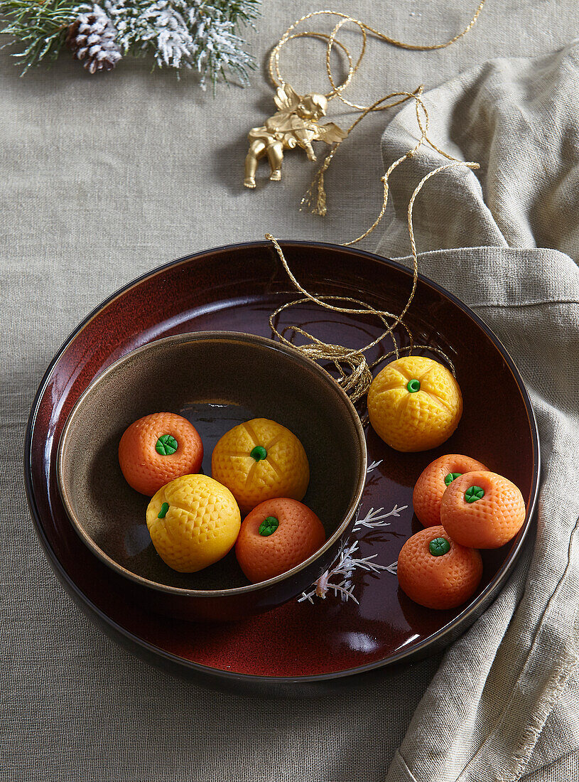 Orangen und Mandarinen aus Marzipan