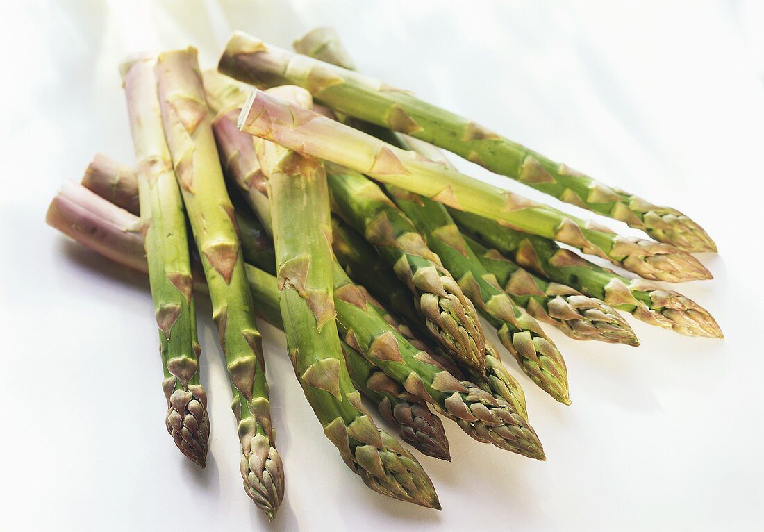 Several stalks of green and purple asparagus