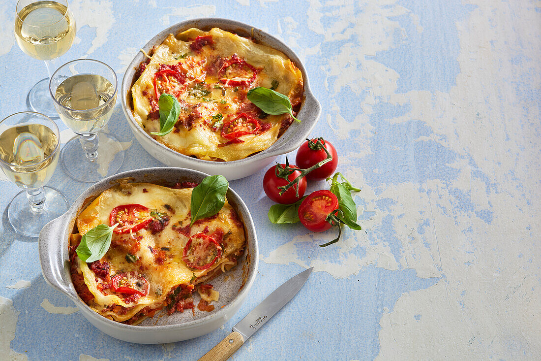 Tomaten-Mozzarella-Lasagne mit Basilikum