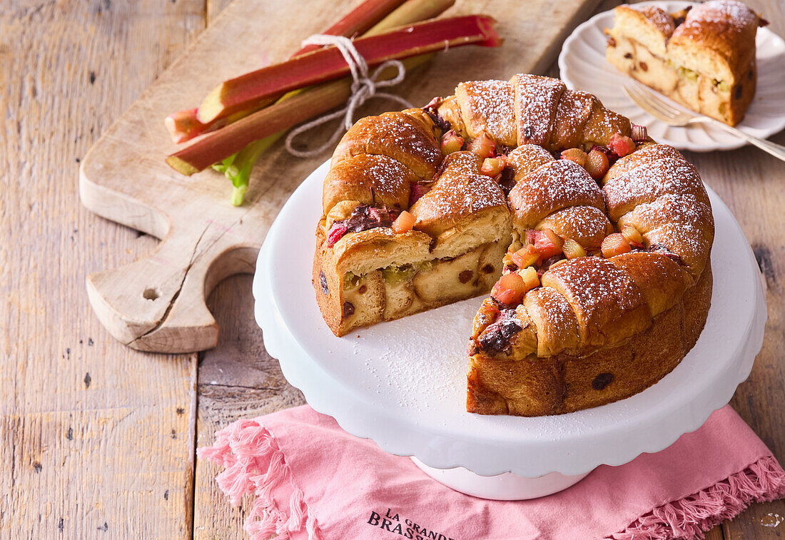 Rhabarber-Brotpudding-Kuchen