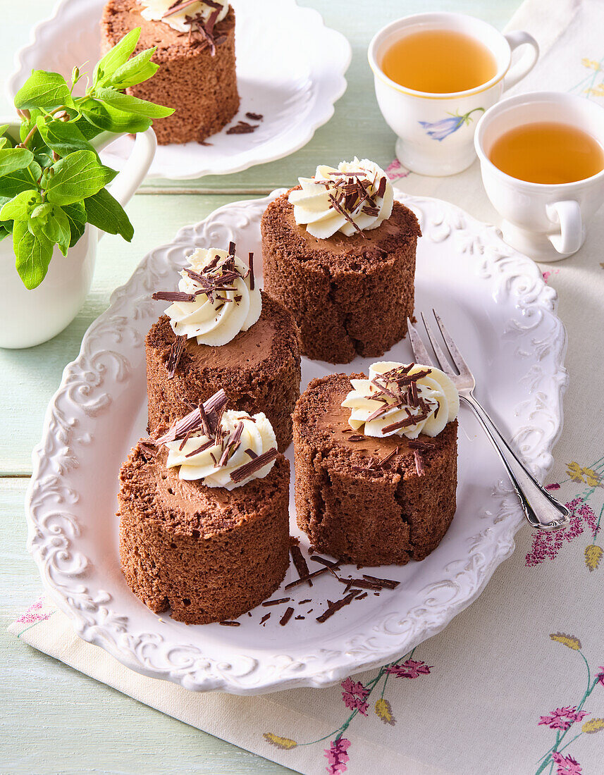 Chocolate sponge rolls with cream topping