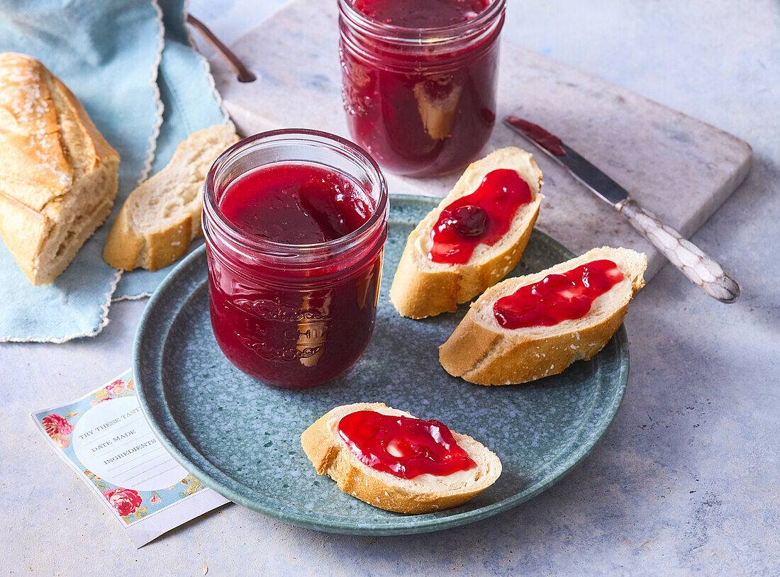 Sauerkirschmarmelade mit Rotwein