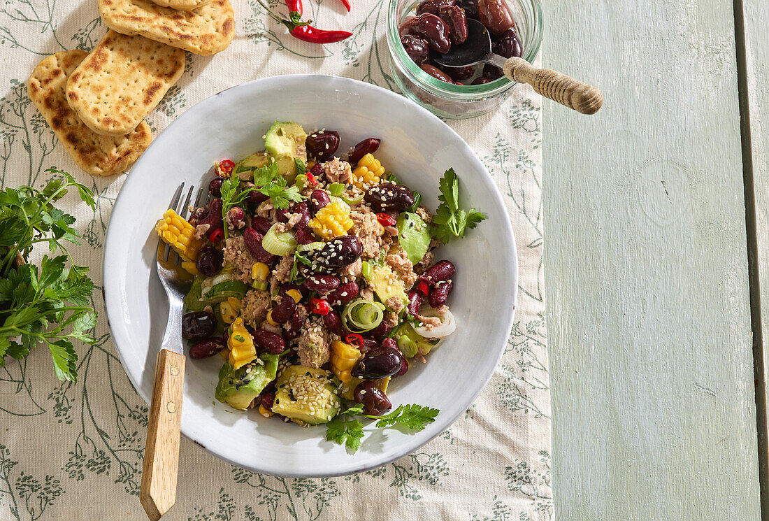 Spicy tuna salad with avocado and beans