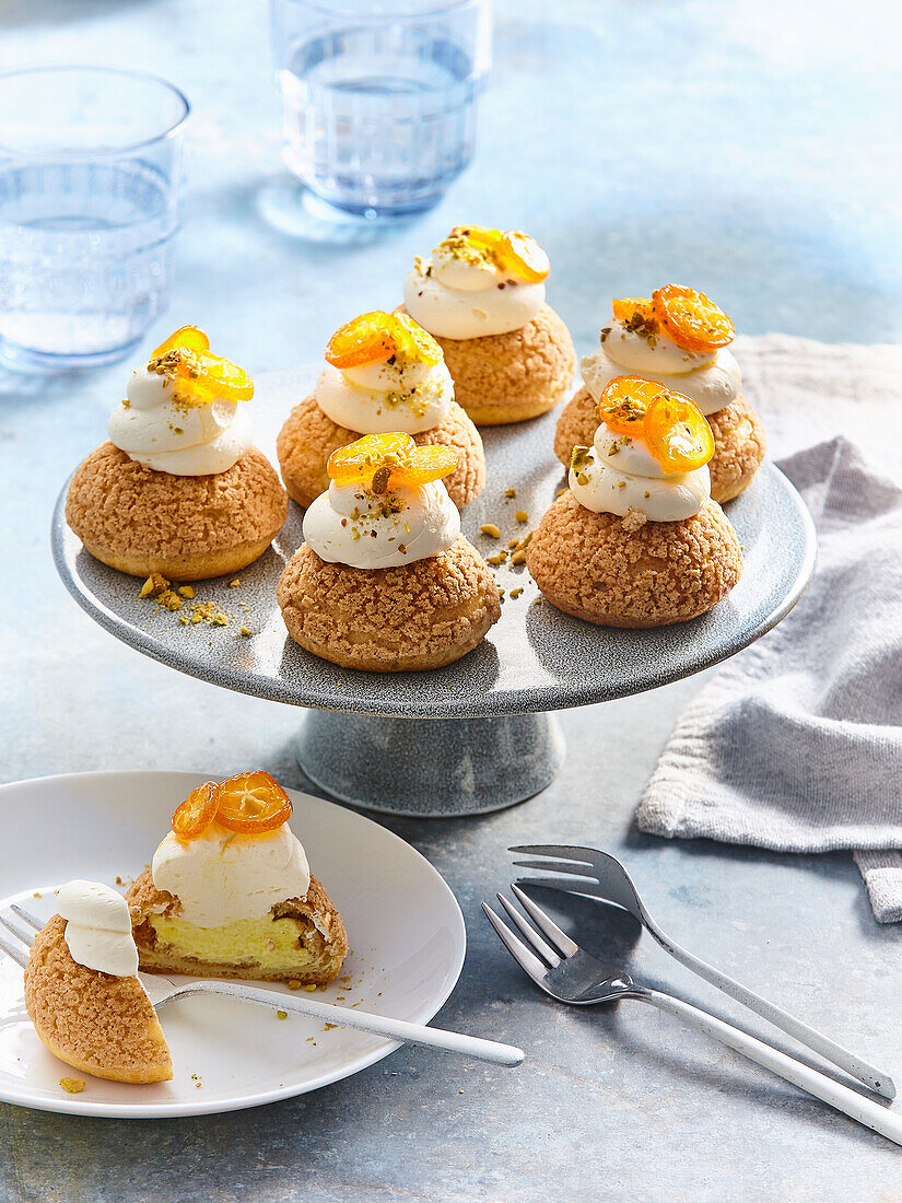 Zitronen Choux au Craquelin mit Kumquat