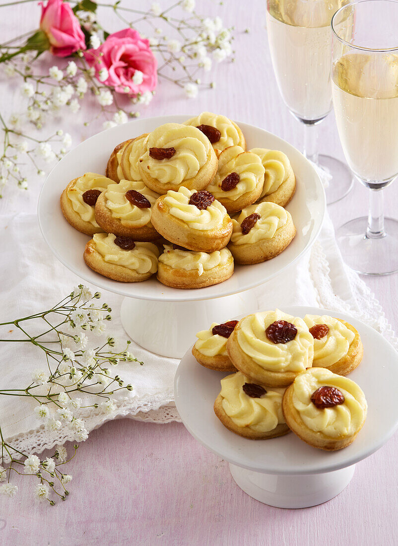 Hochzeitsplätzchen mit Quark und Rosinen