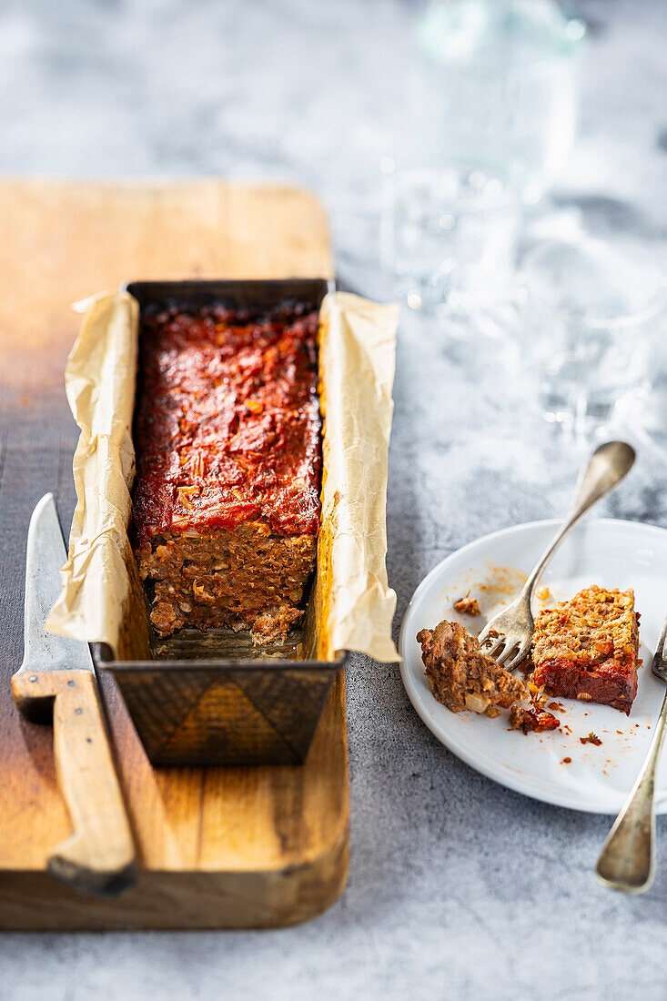 Fleischpastete mit Tomatensauce