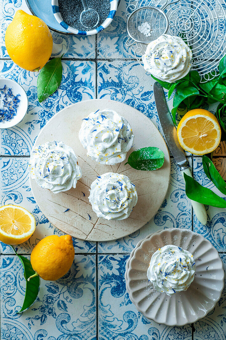 Zitronen-Meringue-Cupcakes