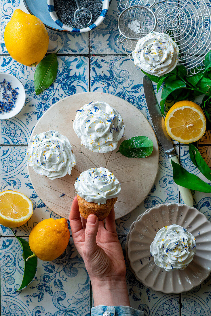 Zitronen-Meringue-Cupcakes