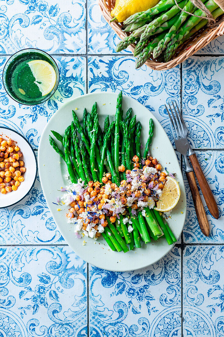 Green asparagus with crispy chickpeas and feta