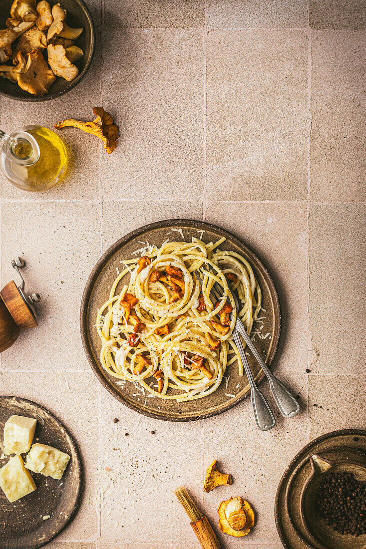 Pasta with chanterelles and parmesan