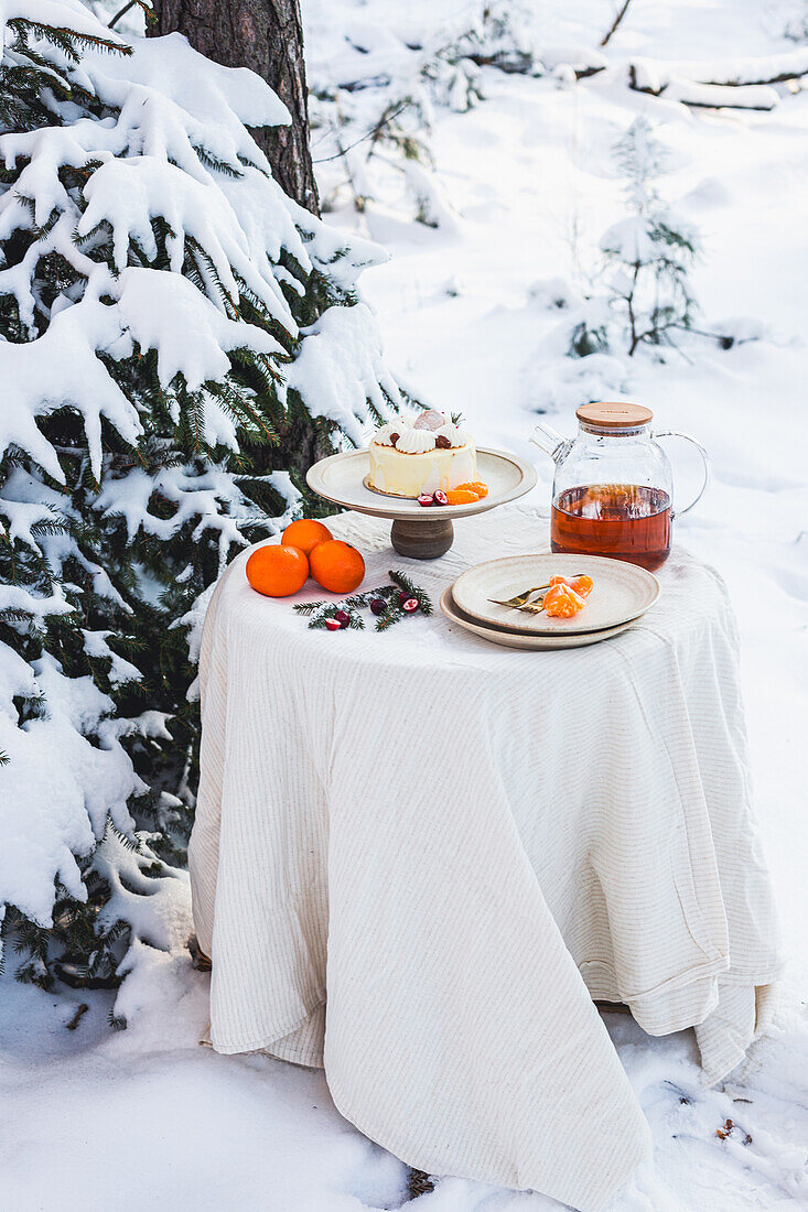 Cranberry cake with tea