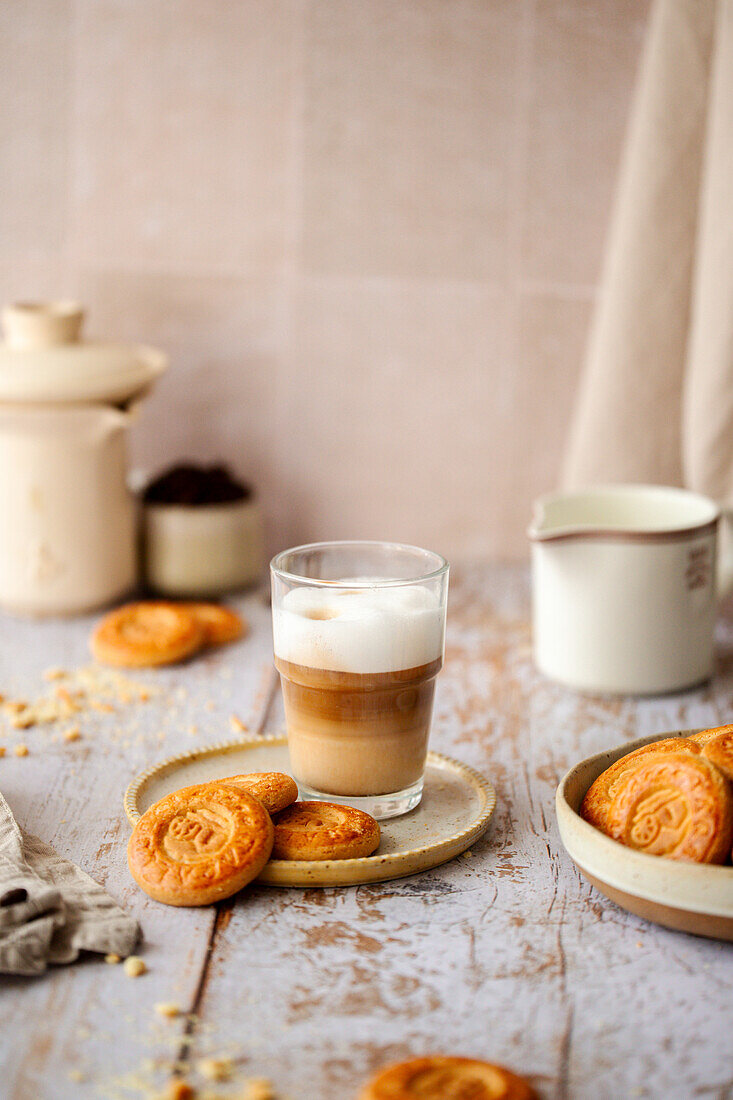 Café latte with shortbread biscuits