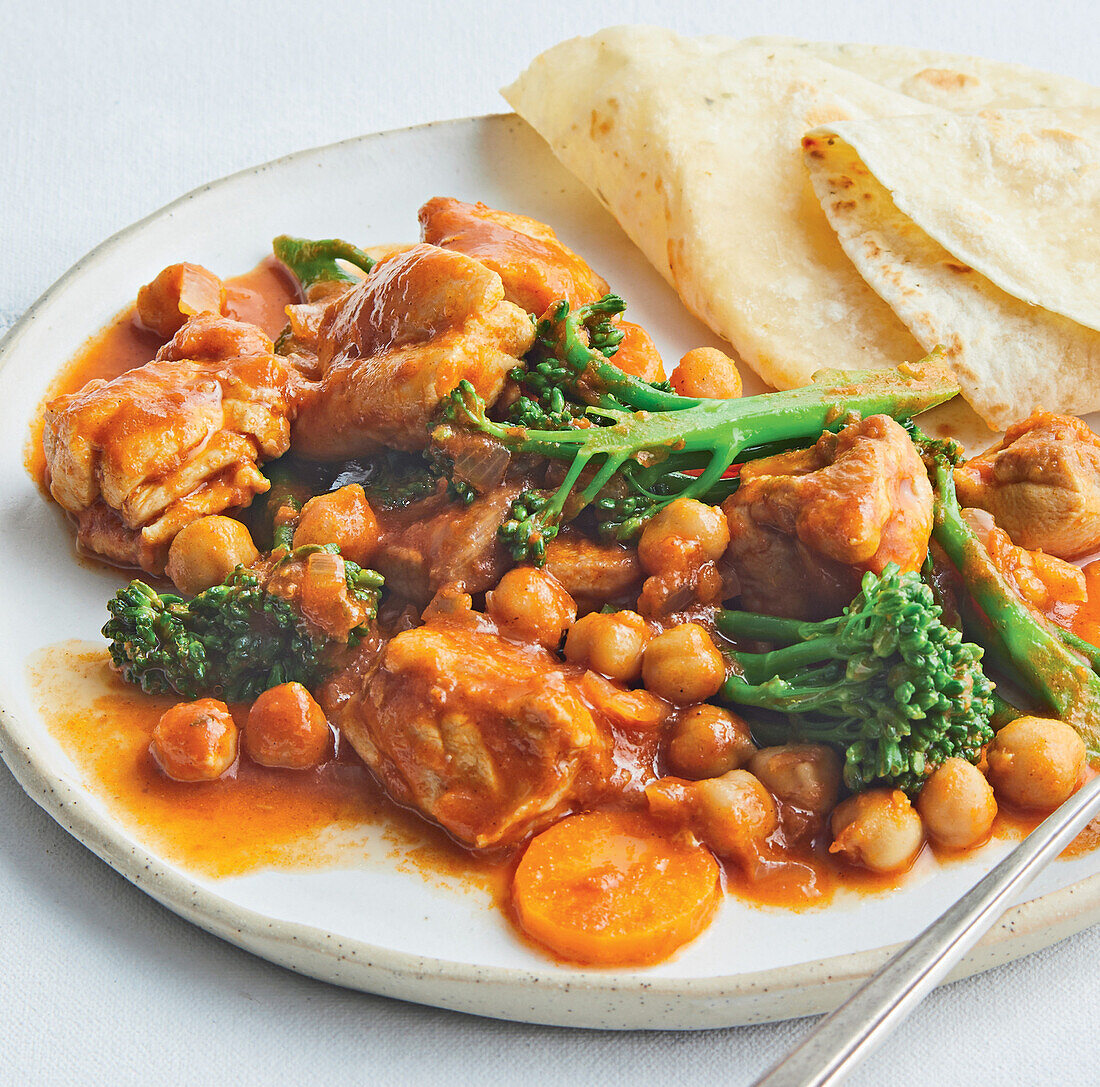 Chicken curry with chickpeas and broccoli