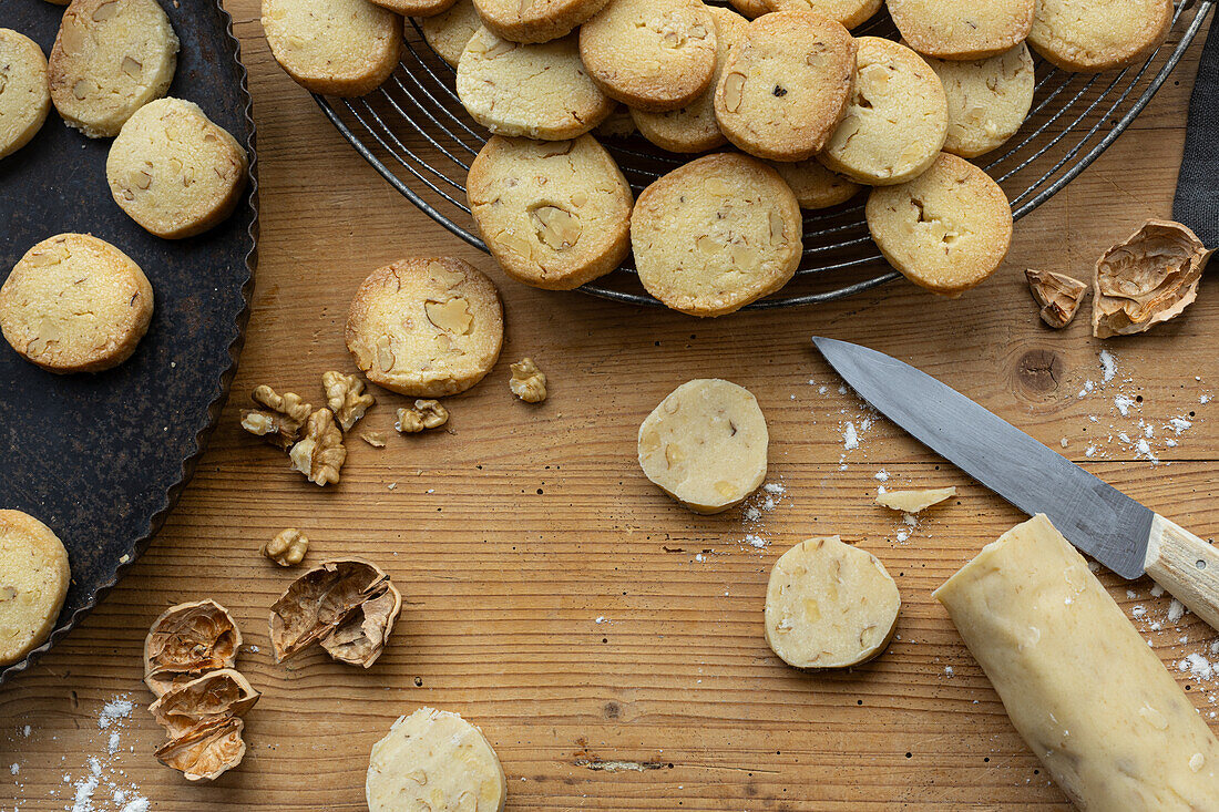 Sablés with walnuts