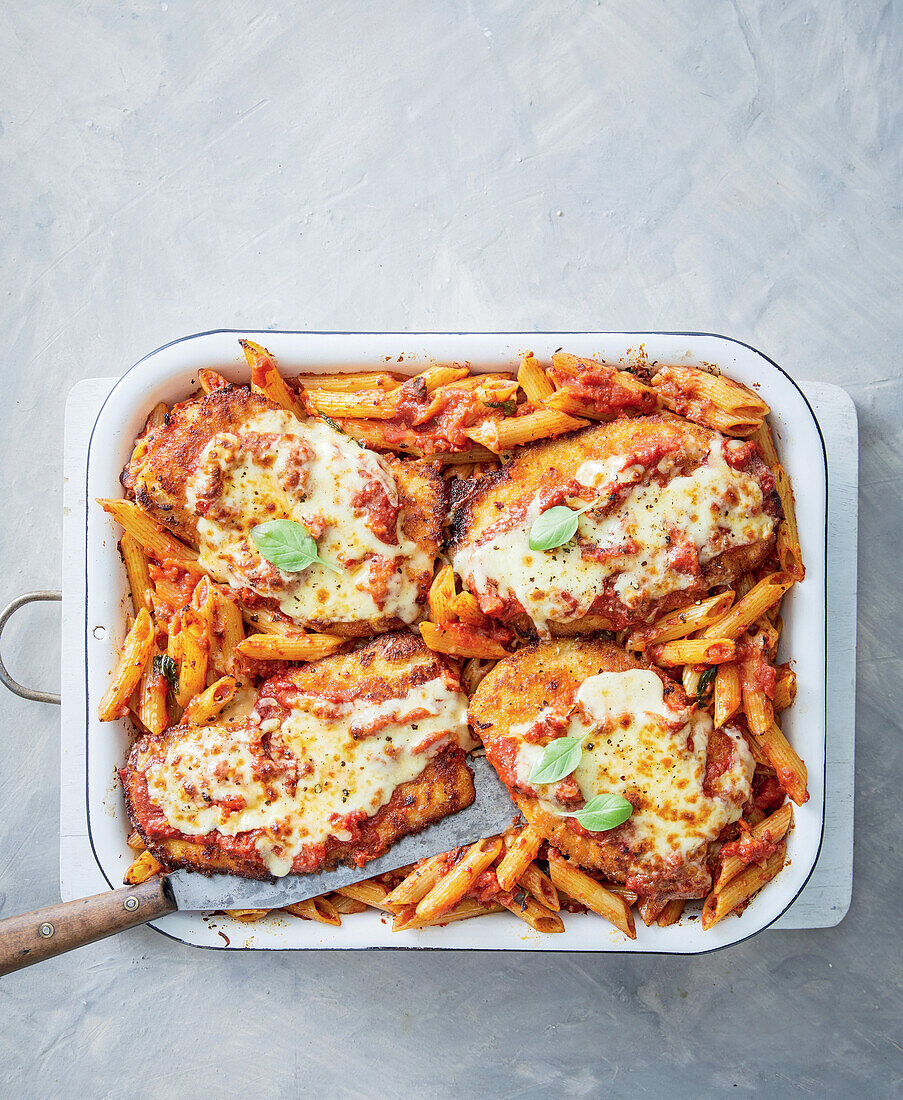 Nudelauflauf mit Hähnchen Parmigiana