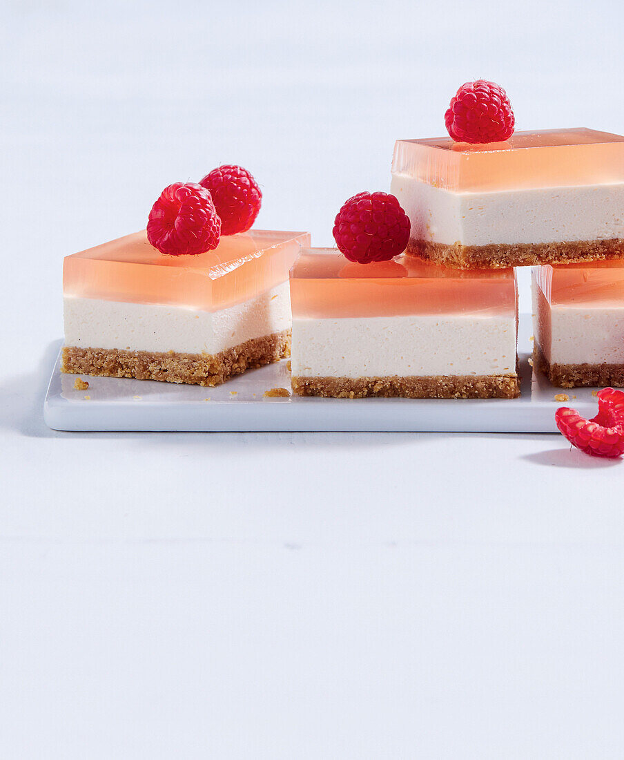 Pink gin cheesecake with raspberries