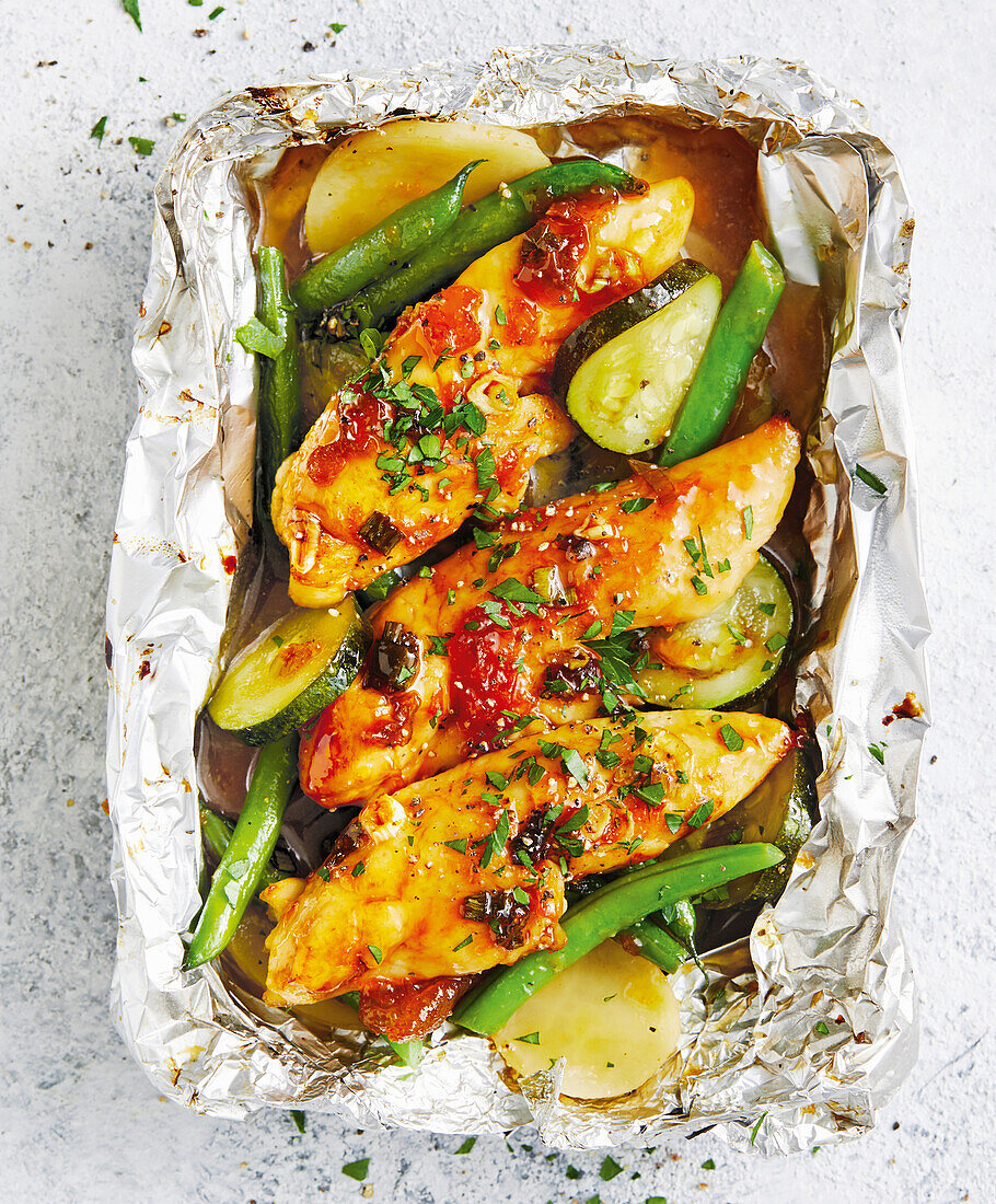 Sticky chicken with apricot jam and vegetables