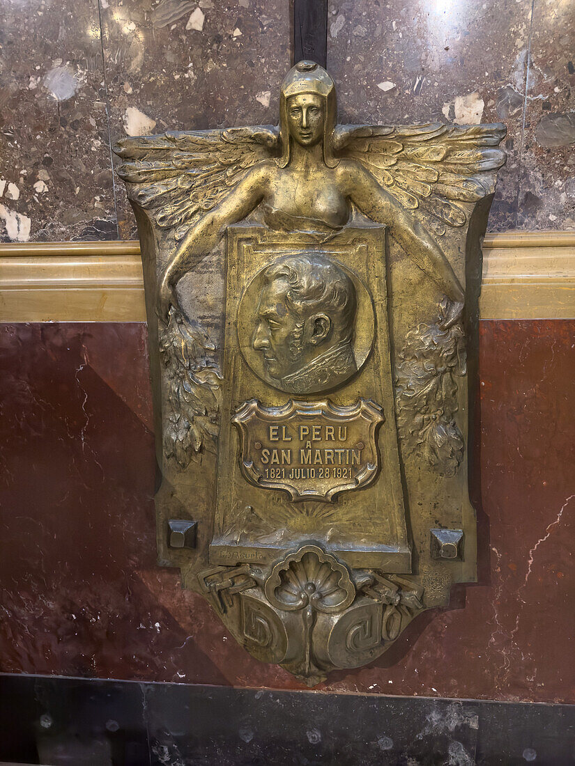 Gedenktafel am Mausoleum von General Jose de San Martin in der Metropolitan-Kathedrale, Buenos Aires, Argentinien.